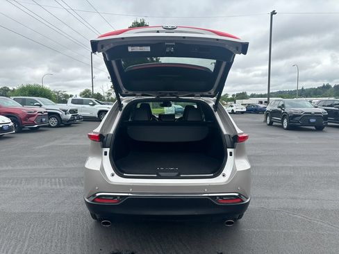 Used 2021 Toyota Venza Limited w/ Carpet Mat Package (TMS) AWD/4WD image 11