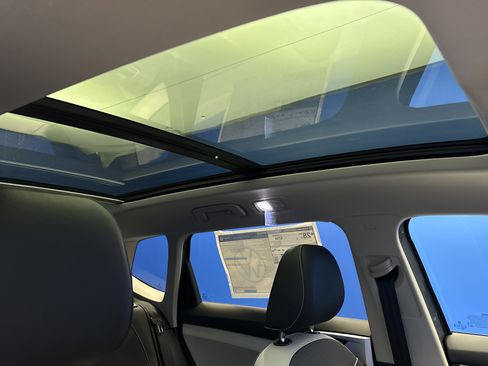 New 2026 Volkswagen Taos SE image 24