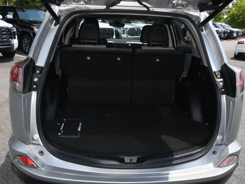 Used 2018 Toyota RAV4 Limited FWD image 18