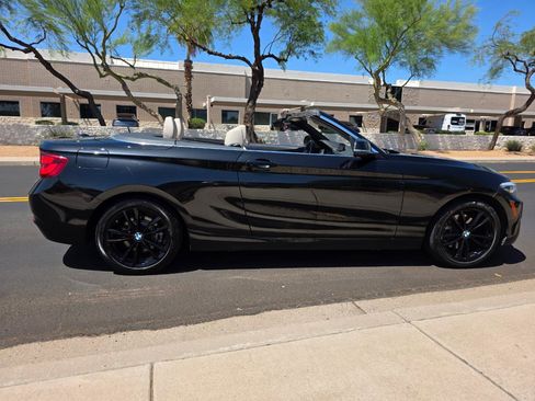 Used 2020 BMW 230i Convertible w/ Premium Package RWD image 29
