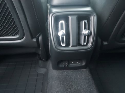 Used 2021 Volvo XC40 P8 Recharge image 19