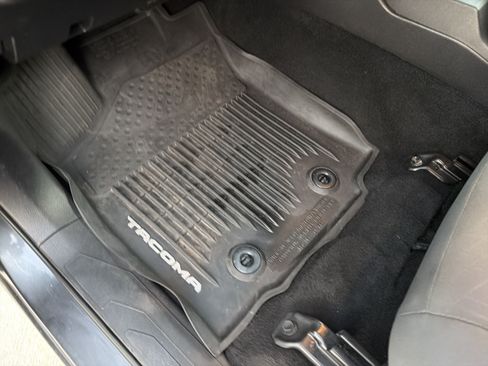 Used 2019 Toyota Tacoma TRD Sport w/ Technology Package RWD image 17