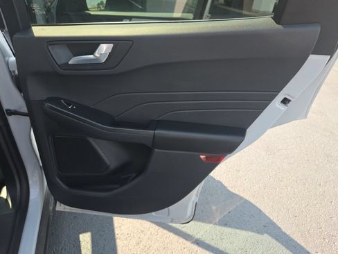Used 2025 Ford Escape Platinum AWD/4WD image 17