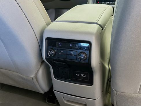 Used 2023 GMC Acadia SLE w/ Driver Convenience Package FWD image 16