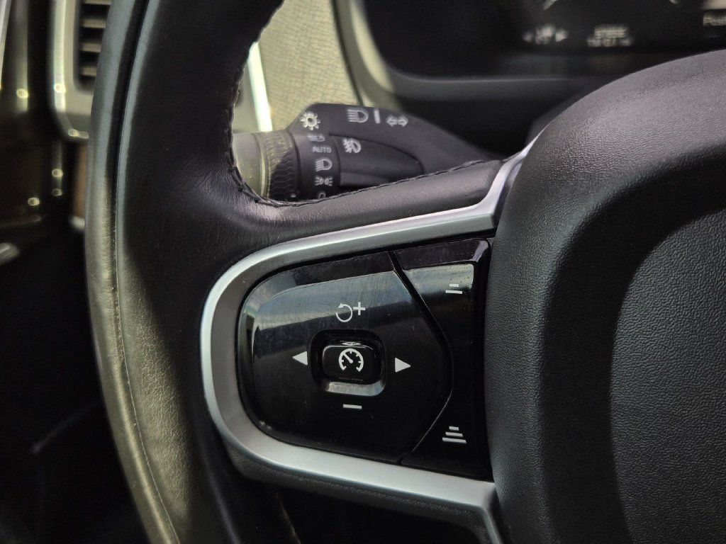 Used 2019 Volvo XC90 T6 Momentum AWD/4WD image 29