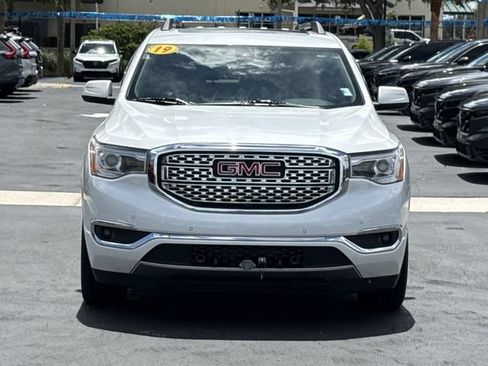 Used 2019 GMC Acadia Denali w/ Technology Package FWD image 4