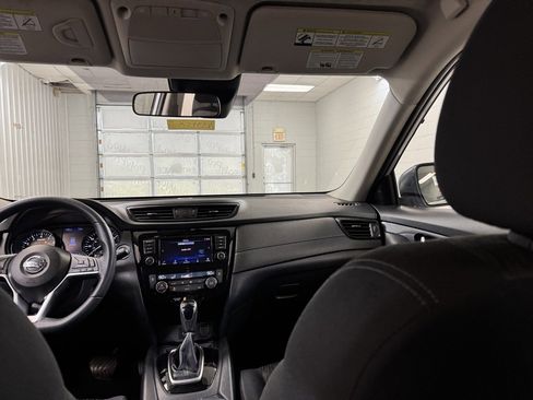 Used 2020 Nissan Rogue SV image 22