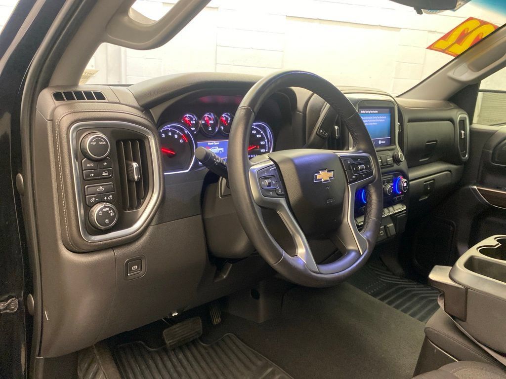 Used 2022 Chevrolet Silverado 1500 LT AWD/4WD image 17