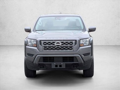 Used 2023 Nissan Frontier SV image 2