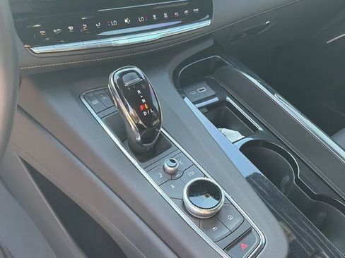 Used 2024 Cadillac Escalade Sport w/ LPO, ONYX Package image 22