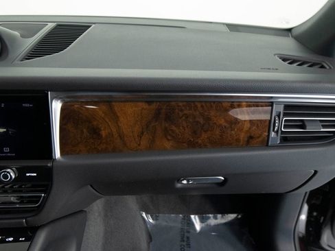 New 2026 Porsche Macan AWD/4WD image 32