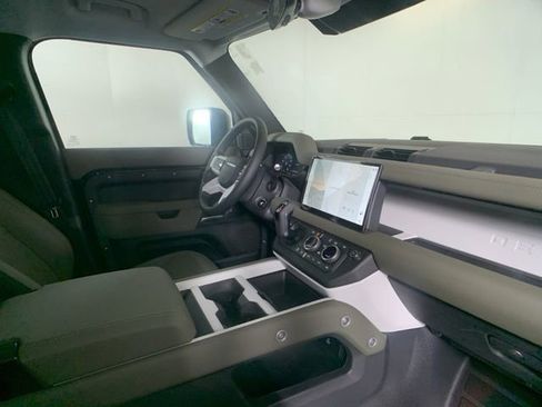 Certified 2025 Land Rover Defender 110 S image 39