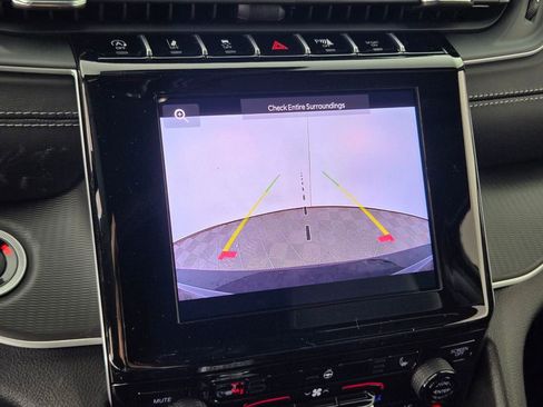 New 2025 Jeep Grand Cherokee L Laredo image 21