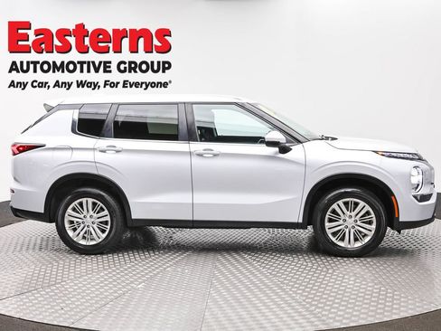 Used 2024 Mitsubishi Outlander ES AWD/4WD image 4