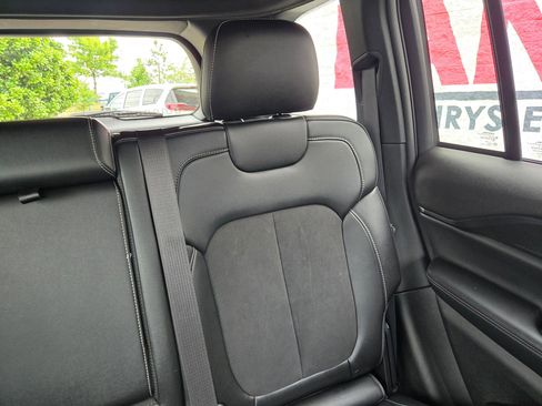 Used 2024 Jeep Grand Cherokee Altitude AWD/4WD image 14