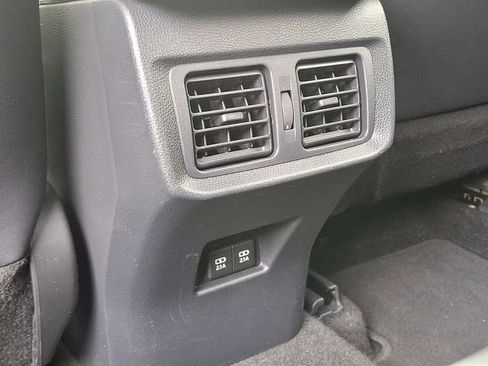 Used 2021 Toyota Venza XLE image 13