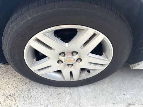 Used 2011 Chevrolet Impala LT FWD image 9