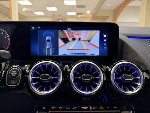 Used 2025 Mercedes-Benz GLA 250 image 16