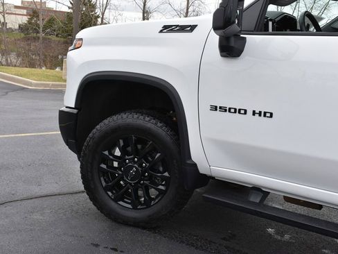 Used 2025 Chevrolet Silverado 3500 LT w/ Trail Boss Package AWD/4WD image 11