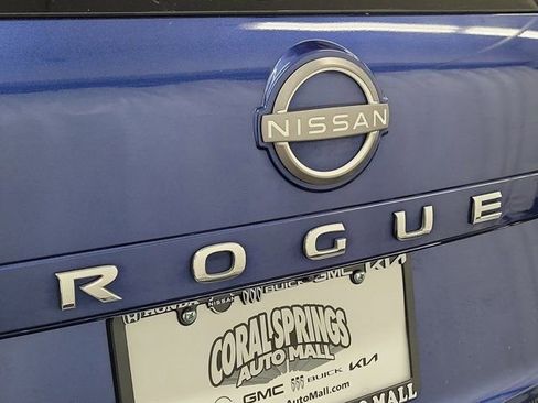 Used 2022 Nissan Rogue SL w/ SL Premium Package FWD image 5