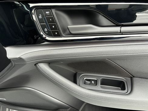 Certified 2025 Porsche Panamera image 12