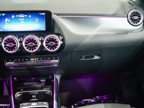 Used 2025 Mercedes-Benz GLA 250 image 12