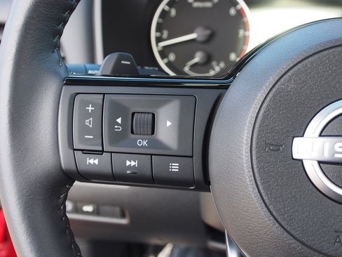 Used 2023 Nissan Rogue SV w/ SV Premium B Package image 22