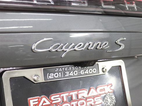 Used 2019 Porsche Cayenne S image 8