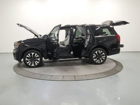Used 2025 Ford Expedition Platinum w/ Driver's Package AWD/4WD image 13