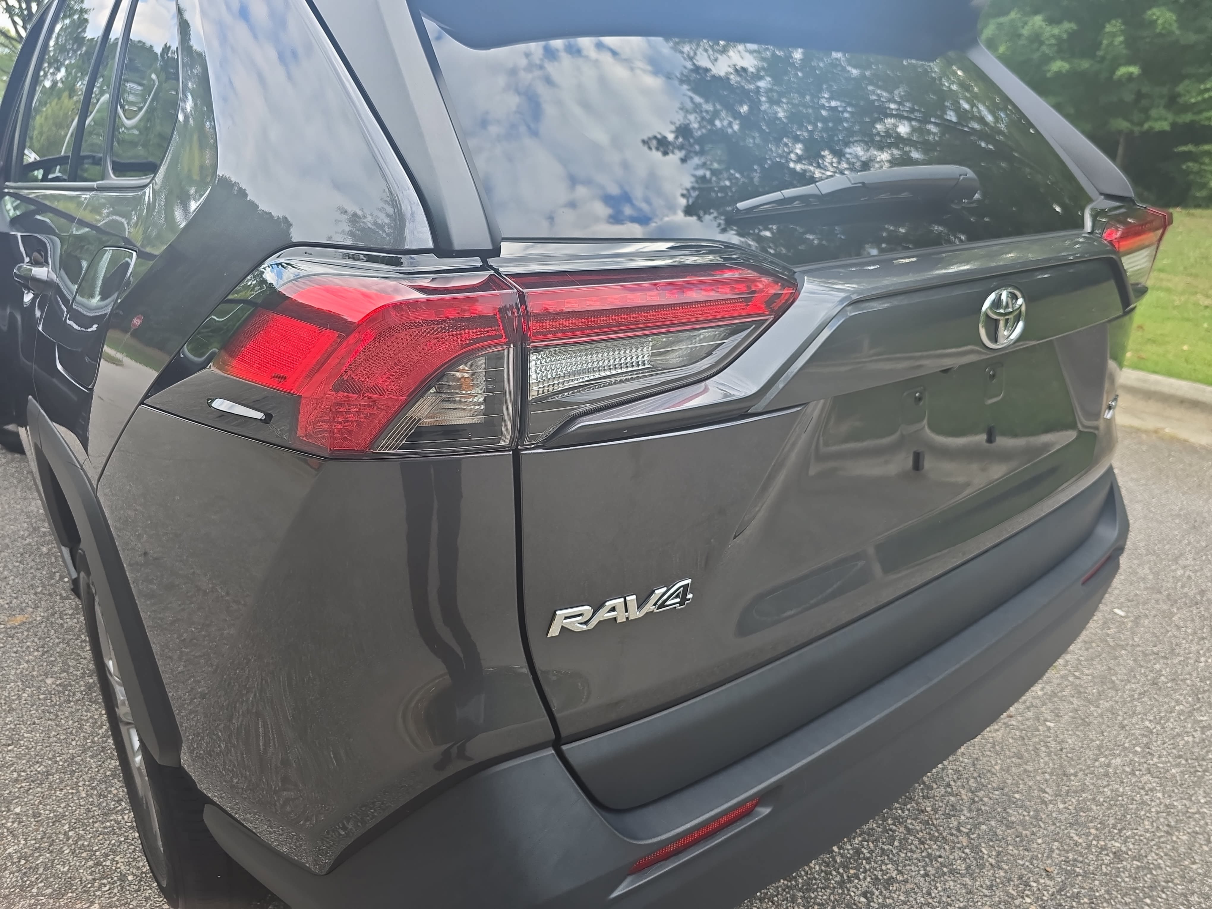 Used 2025 Toyota RAV4 XLE FWD image 30