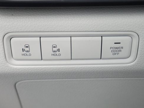 Used 2024 Kia Carnival LX FWD image 31