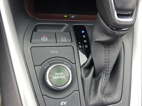 Used 2022 Toyota RAV4 Limited AWD/4WD image 24