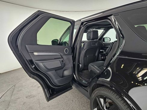 Used 2025 Land Rover Discovery Dynamic SE image 17