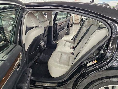 Used 2013 Lexus ES 350 w/ Ultra Luxury Pkg FWD image 31