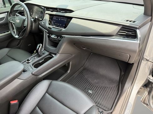 Used 2025 Cadillac XT6 Luxury FWD image 12