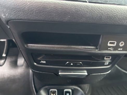 Used 2018 Chrysler Pacifica Limited w/ Advanced Safetytec Group FWD image 31