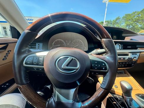 Used 2017 Lexus ES 350 w/ Luxury Package FWD image 16