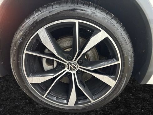 Used 2022 Volkswagen Tiguan SEL R-Line image 10