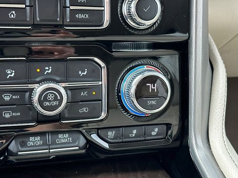 Used 2021 GMC Yukon Denali w/ Denali Premium Package image 30