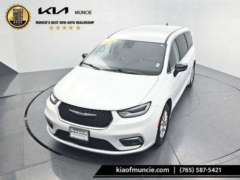 Used 2024 Chrysler Pacifica Touring-L FWD image 44