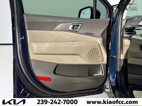 New 2026 Kia Carnival EX FWD image 21