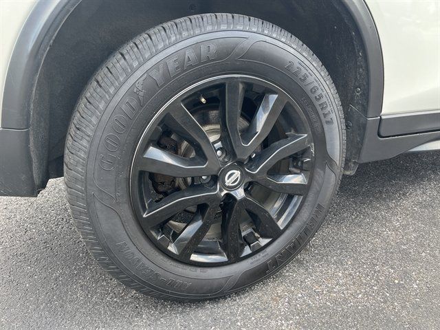 Used 2018 Nissan Rogue SV AWD/4WD image 9