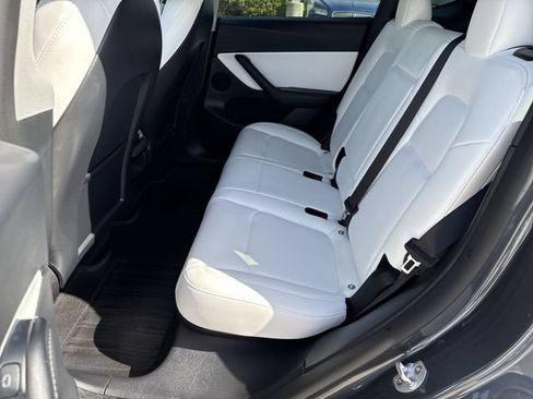 Used 2022 Tesla Model Y Performance AWD/4WD image 16