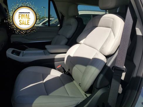New 2025 Lincoln Navigator Reserve image 17