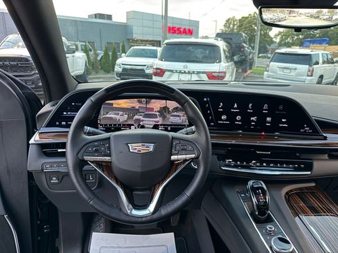 Used 2024 Cadillac Escalade ESV Premium Luxury image 57