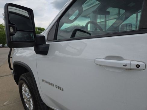 Used 2024 Chevrolet Silverado 2500 LT AWD/4WD image 41