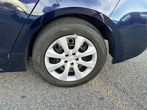 Used 2022 Toyota Corolla LE image 24