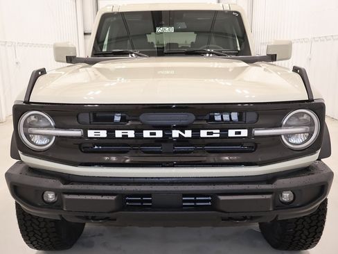 New 2025 Ford Bronco Outer Banks w/ Sasquatch Package image 3