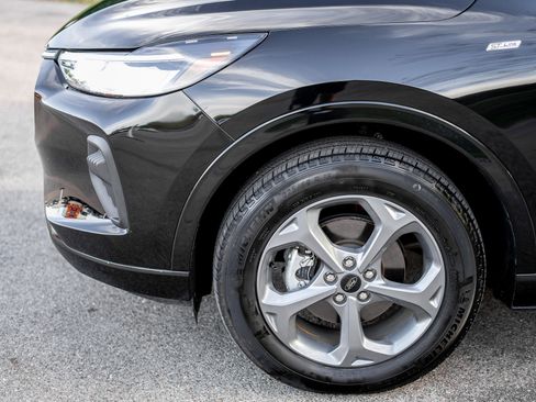 Used 2024 Ford Escape ST-Line w/ Tech Pack #1 image 9