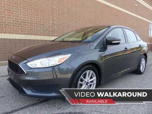 Used 2017 Ford Focus SE FWD image 1